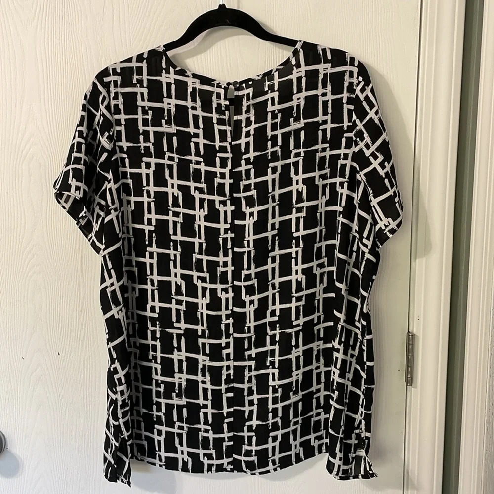💰Counterparts NWOT Sheer Black & White Short Sleeve Flowy Blouse Size XL - Picture 6 of 9